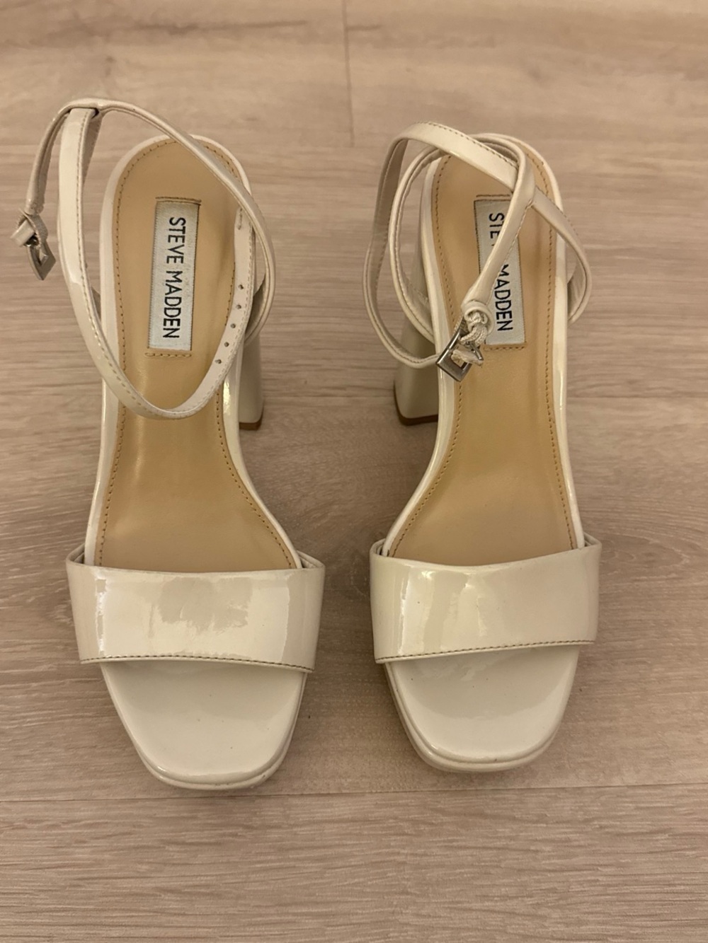 Like new Steve Madden 6.5 cream patent leather platform heels